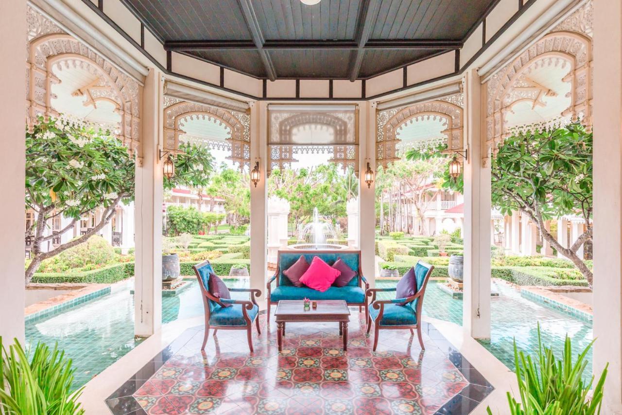 Wora Bura Hua Hin Resort & Spa Extérieur photo The Royal Pool