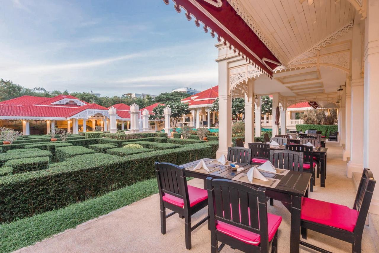 Wora Bura Hua Hin Resort & Spa Extérieur photo The Royal Barai