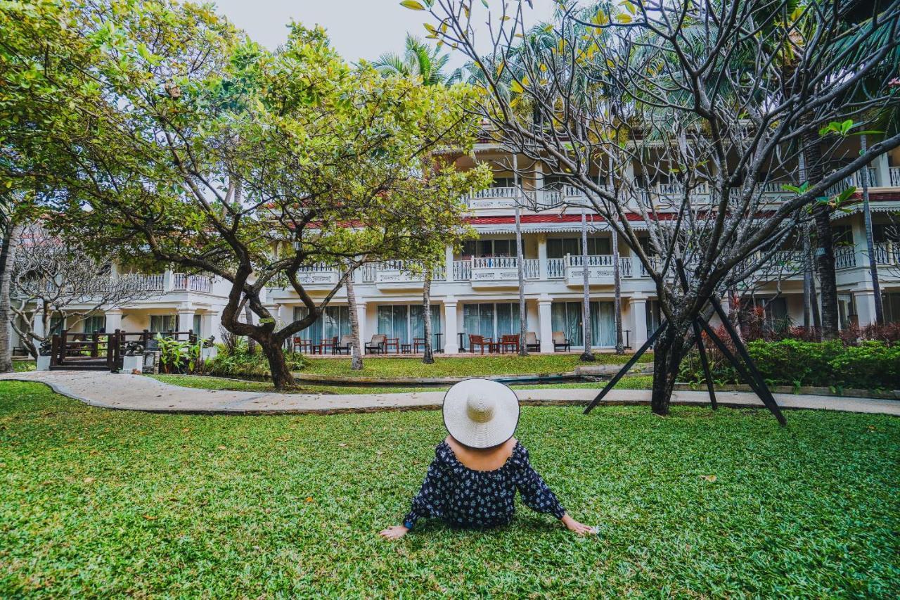 Wora Bura Hua Hin Resort & Spa Extérieur photo The hotel's garden