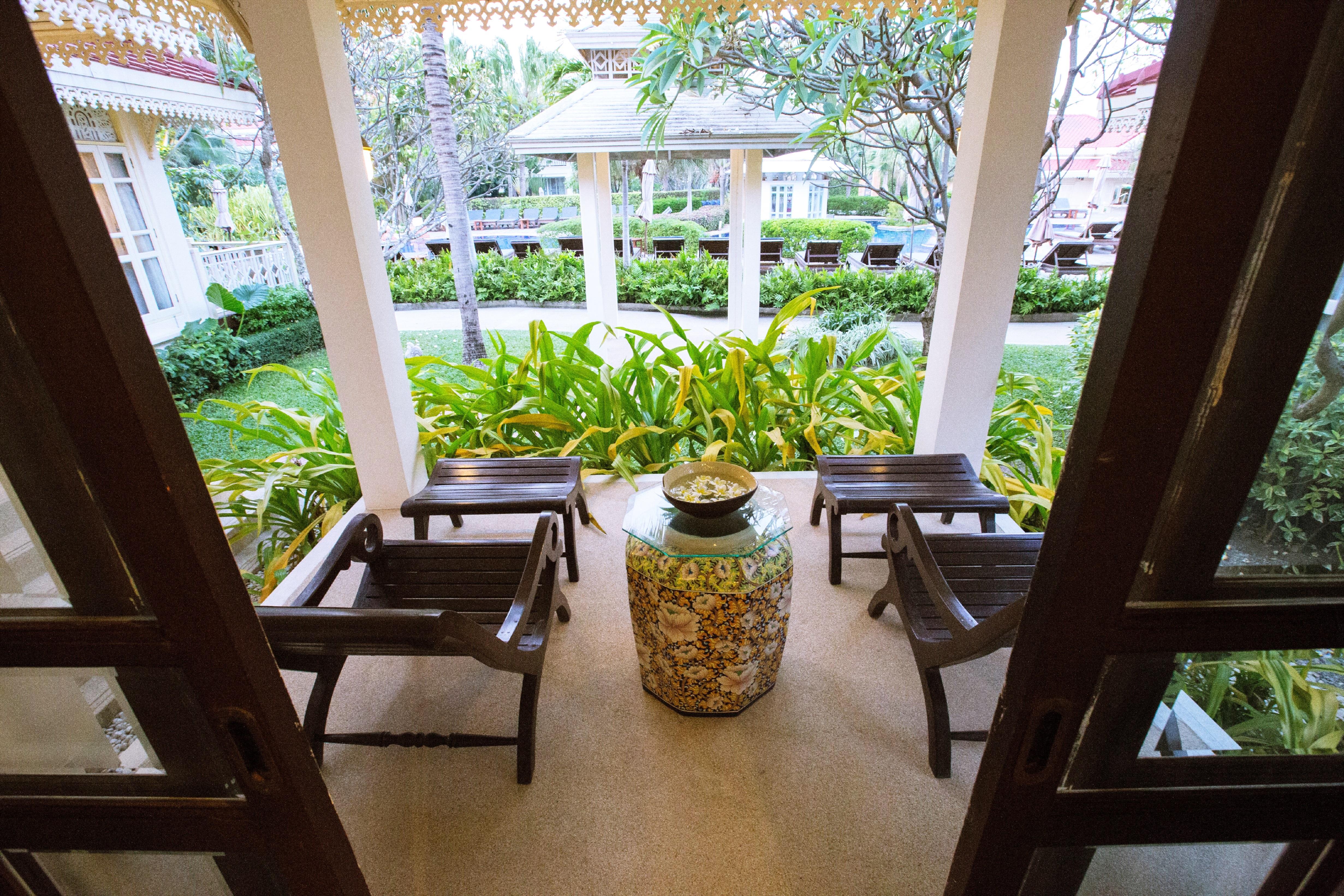 Wora Bura Hua Hin Resort & Spa Extérieur photo The interior of the hotel