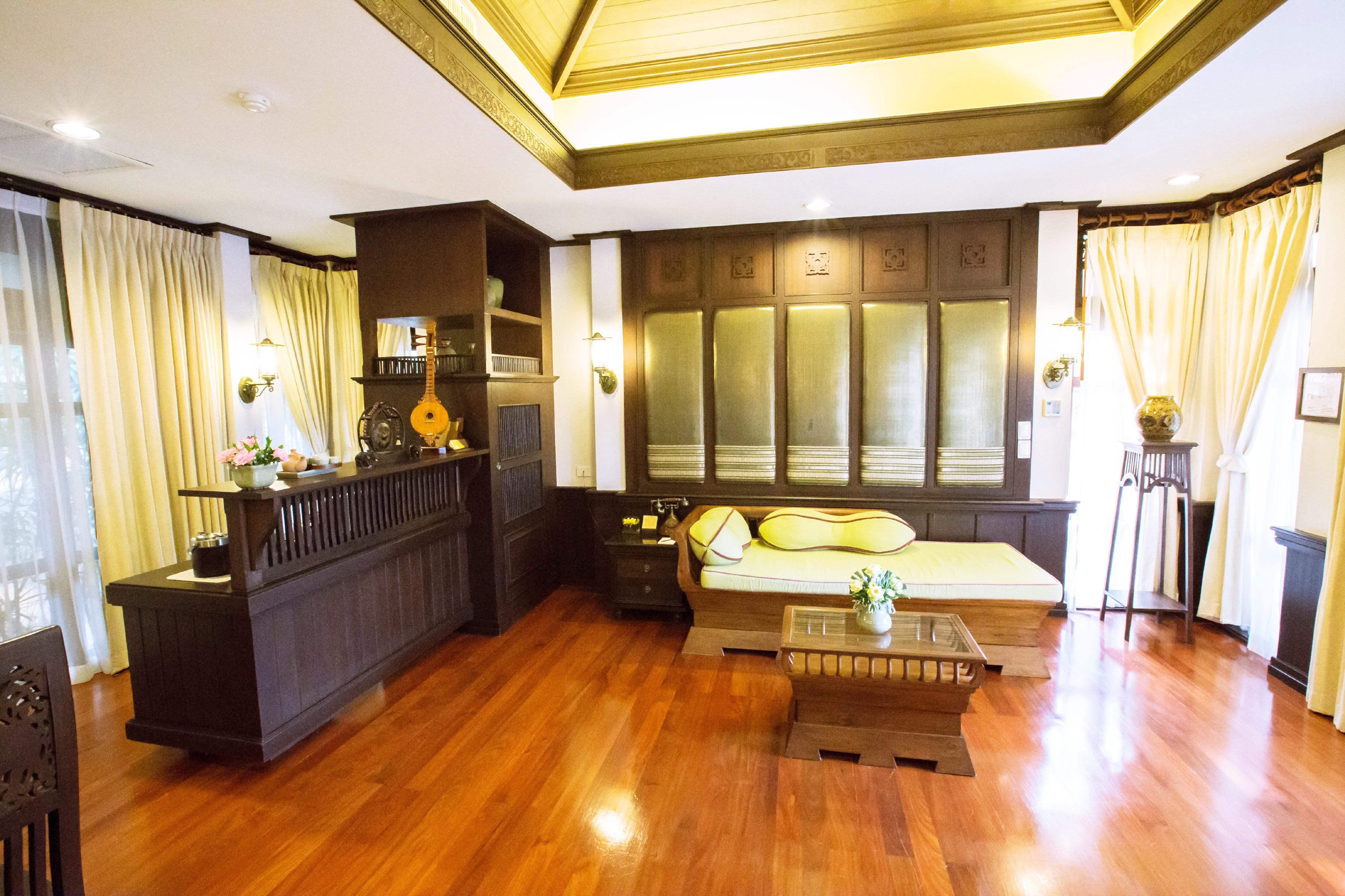 Wora Bura Hua Hin Resort & Spa Extérieur photo A bedroom at the Royal Thai Police Cadet School