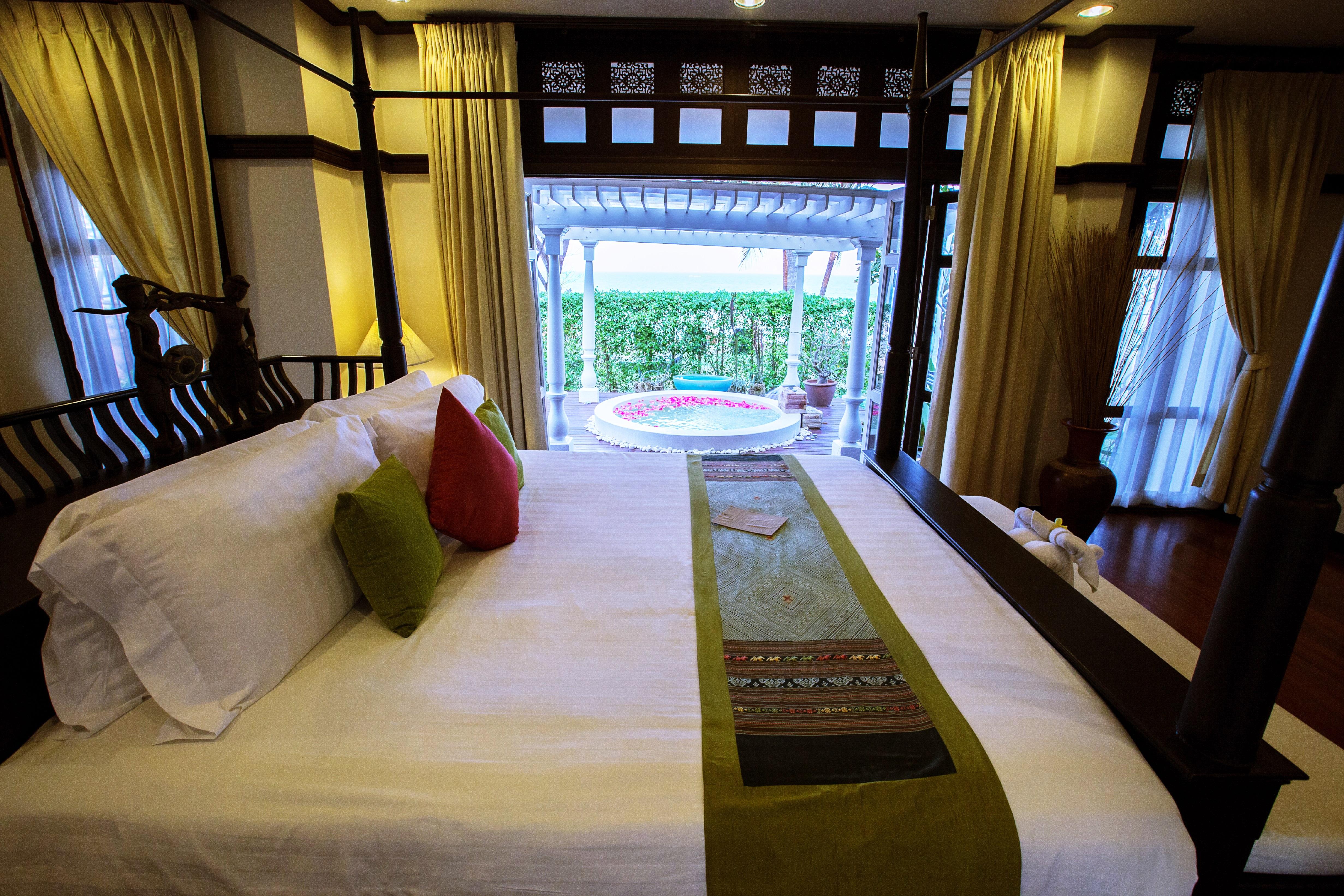Wora Bura Hua Hin Resort & Spa Extérieur photo A bedroom at the resort