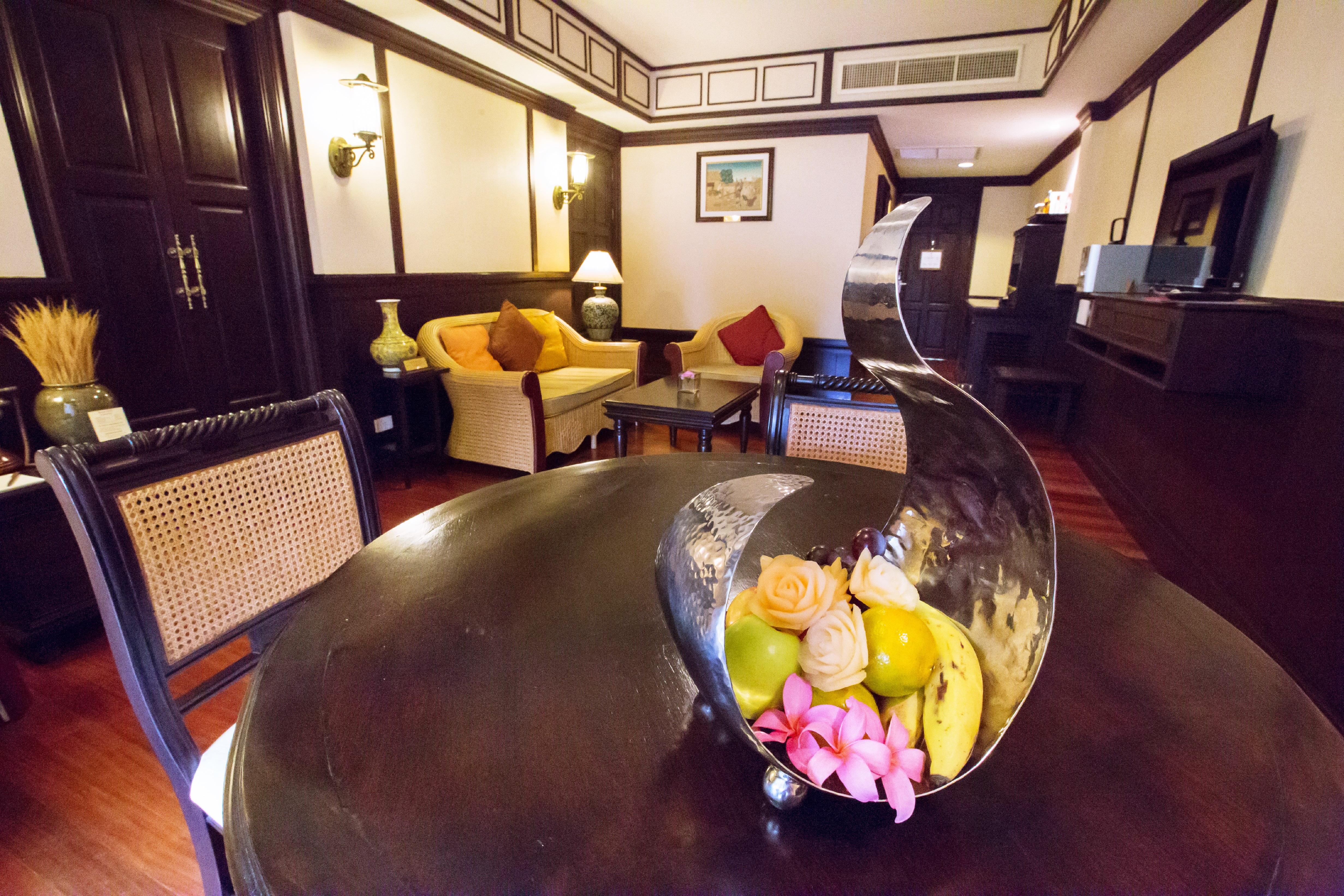 Wora Bura Hua Hin Resort & Spa Extérieur photo A suite at the hotel