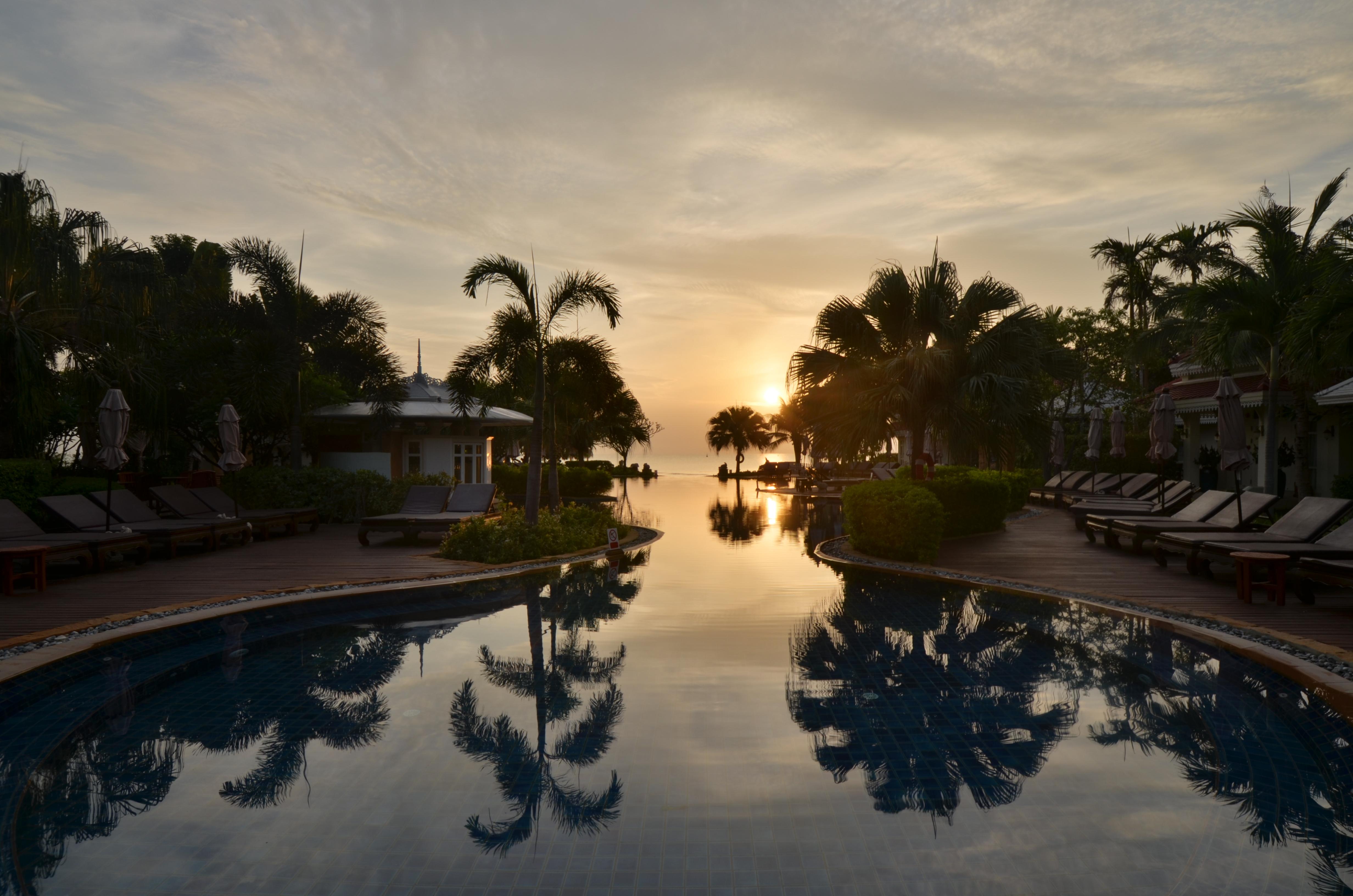 Wora Bura Hua Hin Resort & Spa Extérieur photo Sunrise at the resort