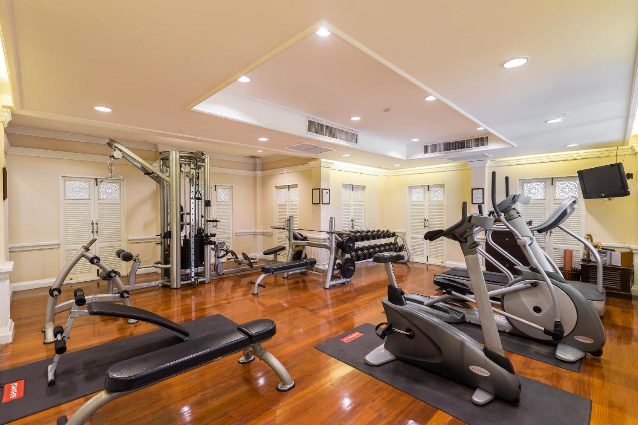 Wora Bura Hua Hin Resort & Spa Extérieur photo The gym at the hotel