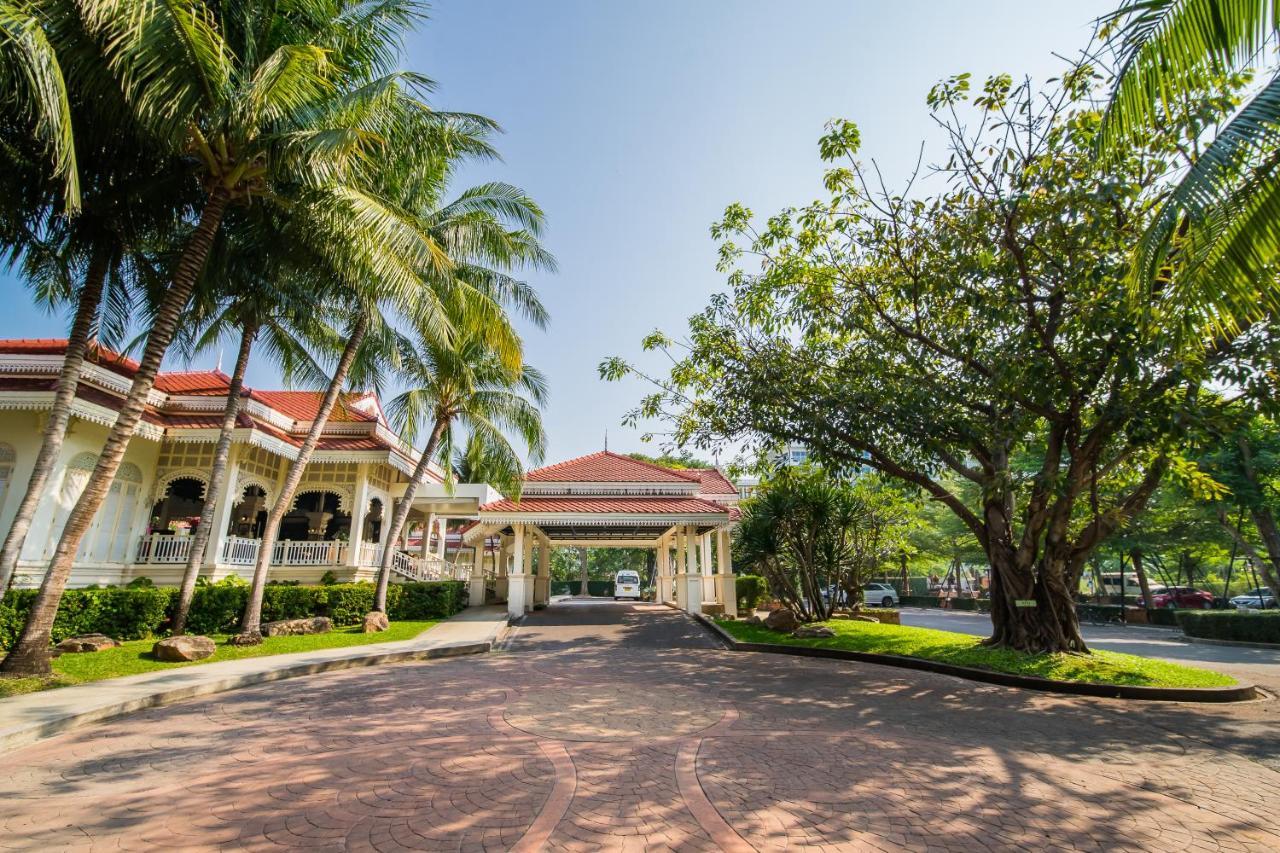 Wora Bura Hua Hin Resort & Spa Extérieur photo The entrance of the Royal Thai Police Museum