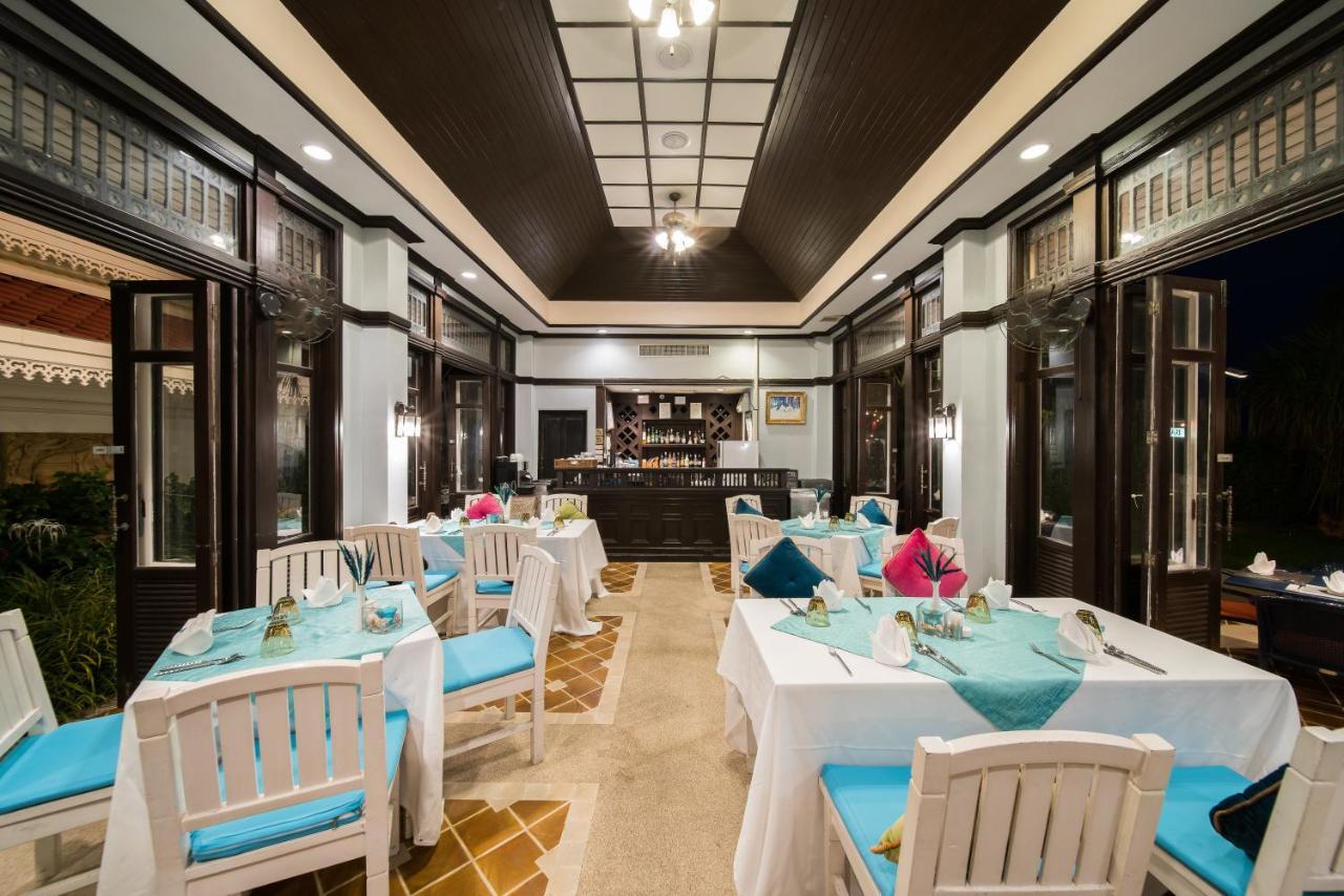Wora Bura Hua Hin Resort & Spa Extérieur photo The restaurant at the hotel